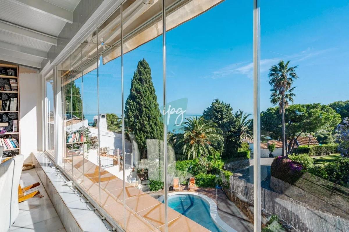 Sprzedaż niezależnego domku jednorodzinnego w Calle Bahía Dorada s/n, Estepona photo 1