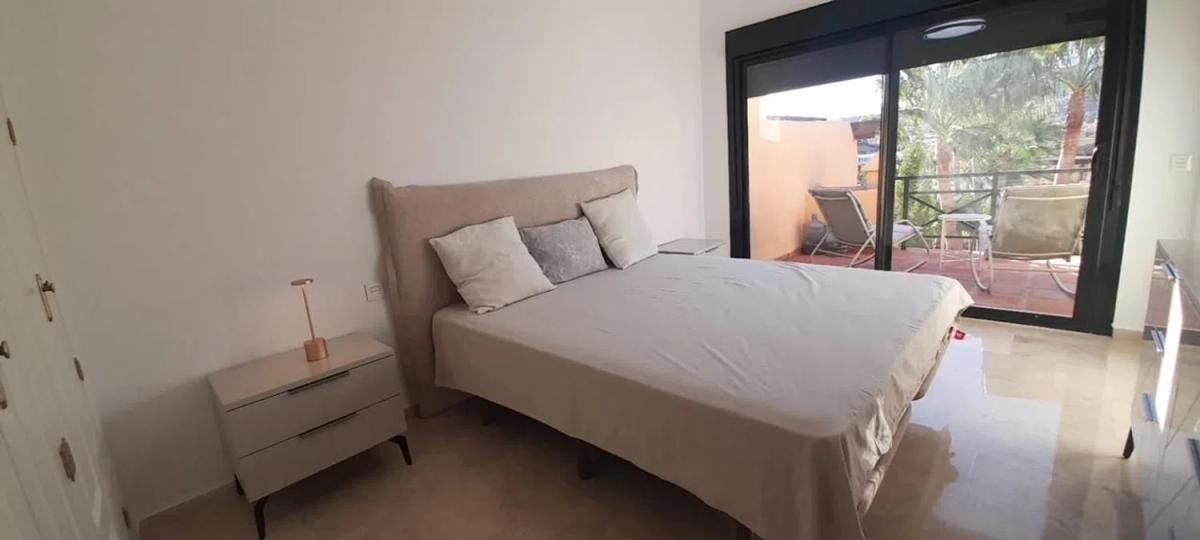 Venta de piso en Urbanización Dos Hermanas II, Estepona
 photo 3