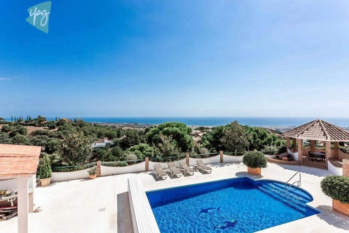 Продажа отдельного шале в Altos de Estepona, Эстепона photo 1
