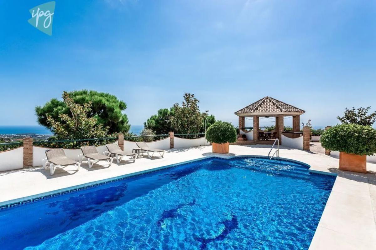 Продажа отдельного шале в Altos de Estepona, Эстепона photo 2