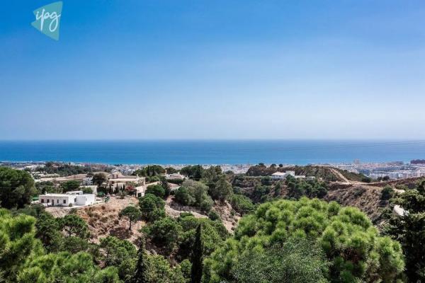Detached villa for sale in Altos de Estepona, Estepona thumbnail 2