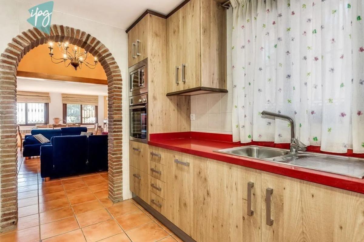 Продажа отдельного шале в Altos de Estepona, Эстепона photo 5