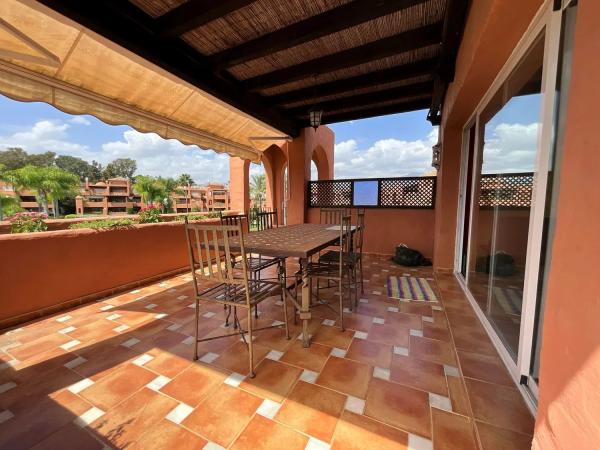 Penthouse na sprzedaż w Avenida Urbanización Alhambra del Golf, Estepona photo 1