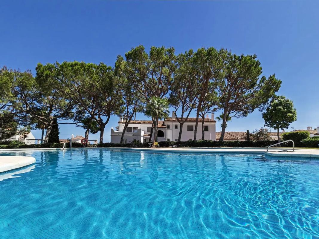Sale of apartment in Pasaje Enebro, 8, Estepona
photo 1