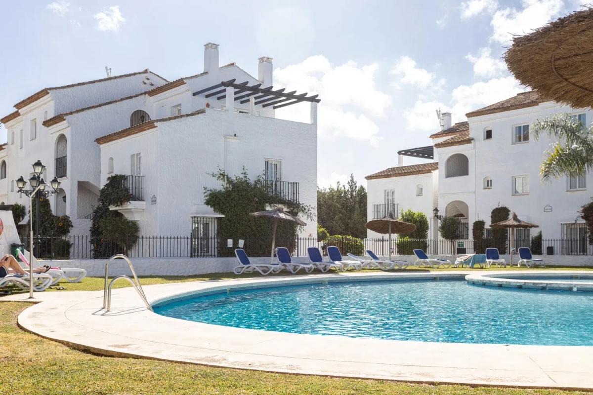 Sprzedaż niezależnego domku jednorodzinnego w Avenida de la Gardenia s/n, Estepona photo 1