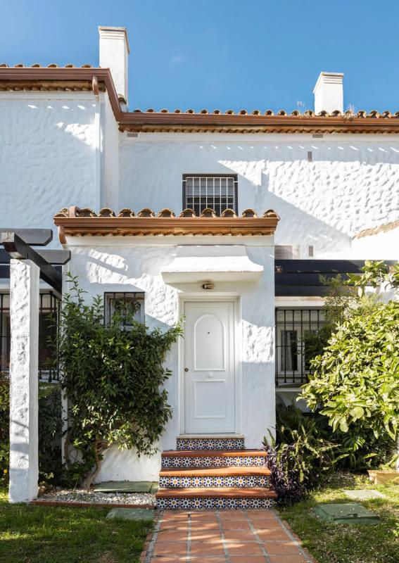 Sprzedaż niezależnego domku jednorodzinnego w Avenida de la Gardenia s/n, Estepona photo 2