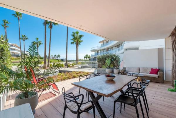 Piso en venta en  The Edge, Estepona photo 1