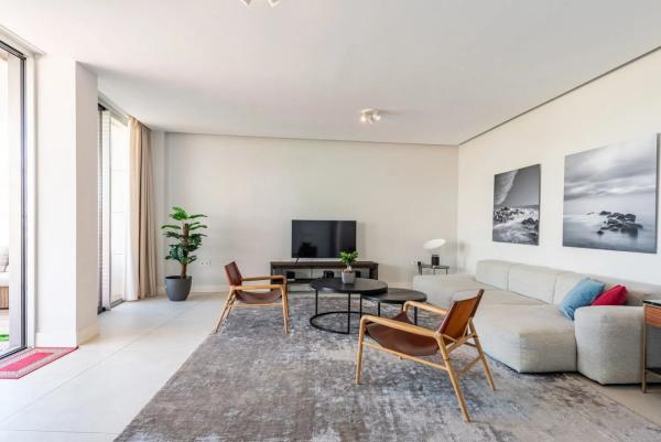 Piso en venta en  The Edge, Estepona photo 2