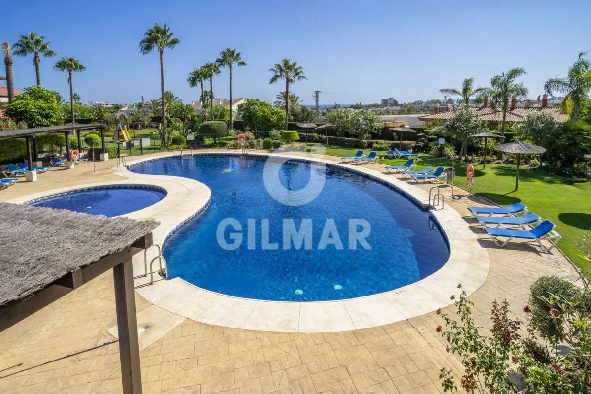 Duplex sale in Calle del Estanque, Estepona photo 1