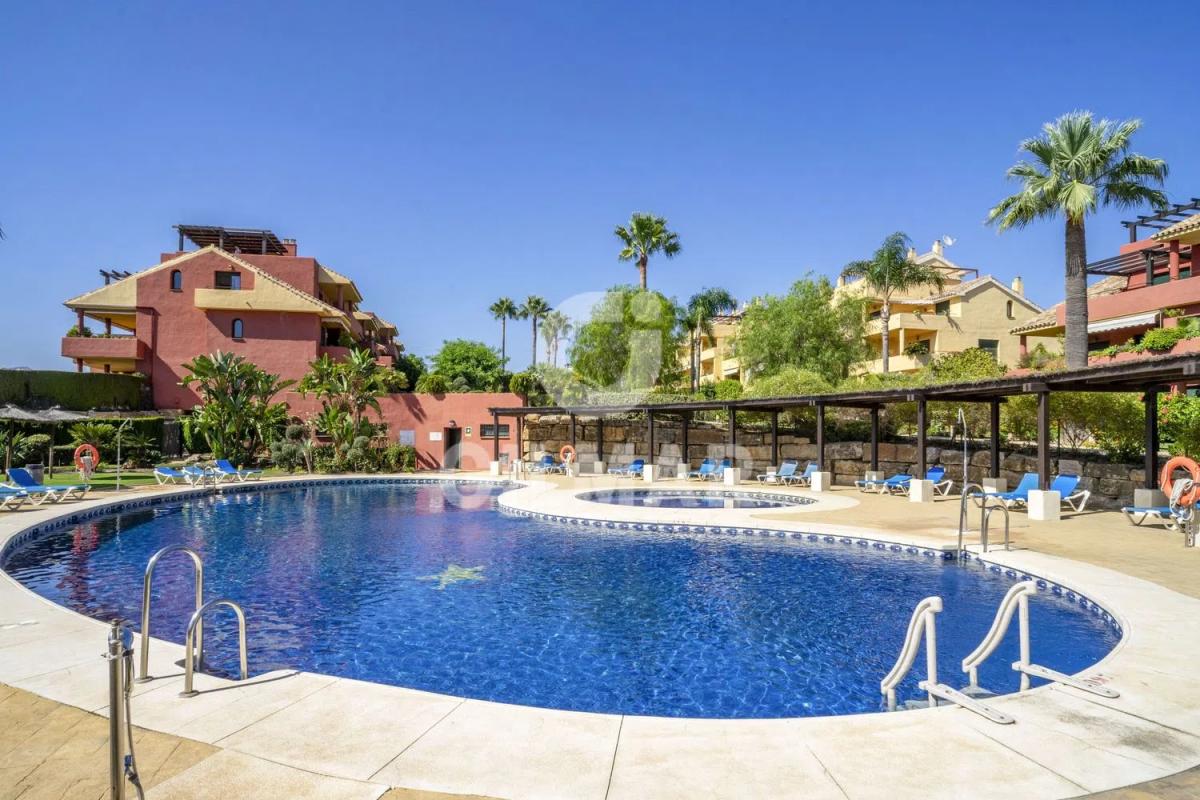 Duplex sale in Calle del Estanque, Estepona photo 2