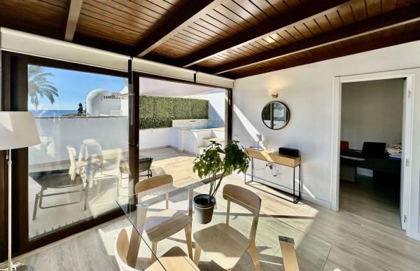 Piso en venta en  Urbanizacion Playa de Guadalobon, Estepona photo 1