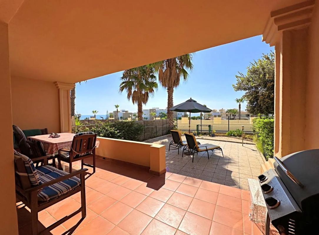Sale of independent chalet in Calle Valderrama Golf, Estepona
photo 1