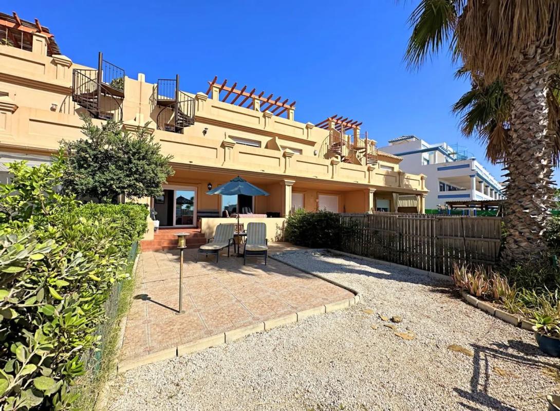 Sale of independent chalet in Calle Valderrama Golf, Estepona
photo 2