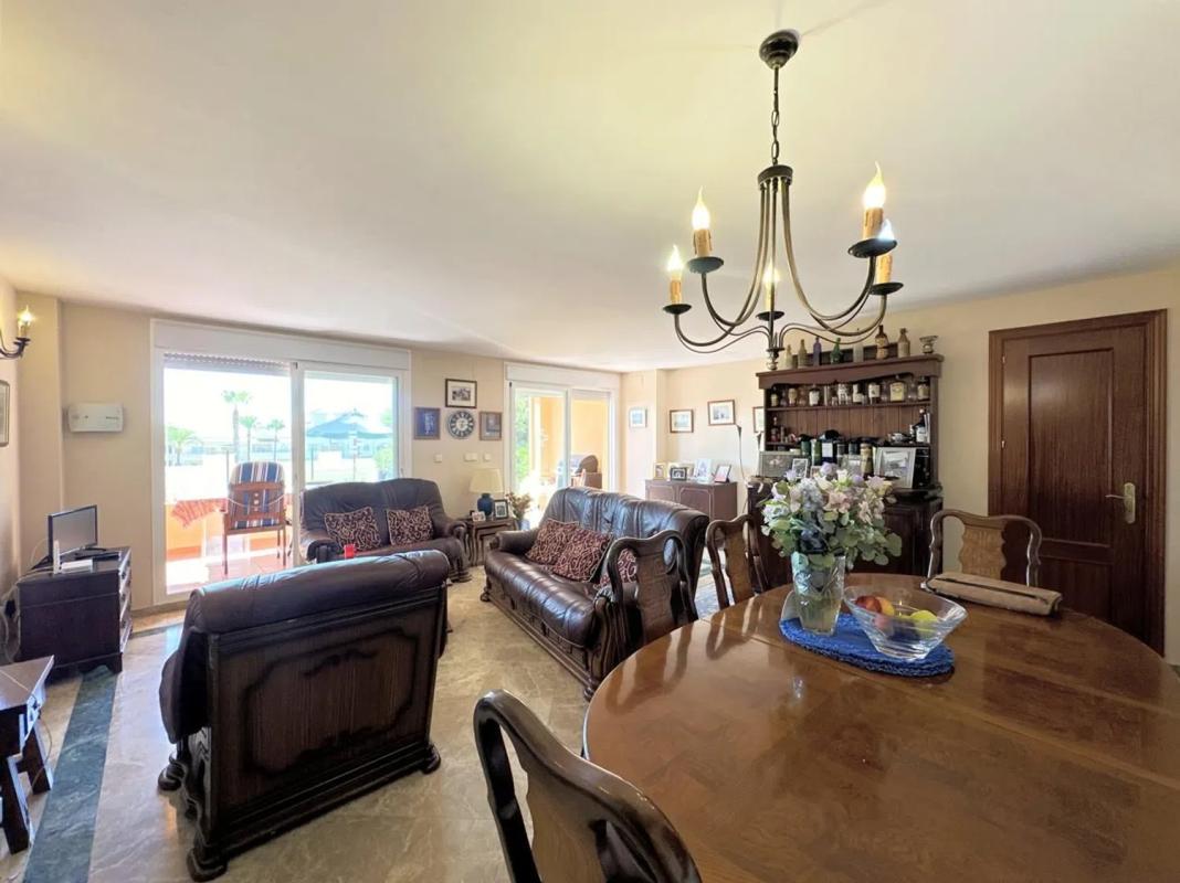 Sale of independent chalet in Calle Valderrama Golf, Estepona
photo 3