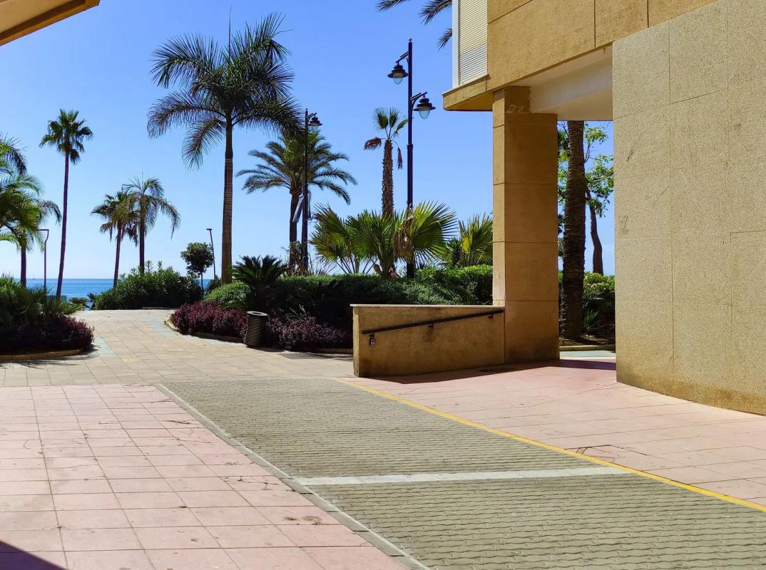 Sale of apartment in Calle Rincón, Estepona
photo 2