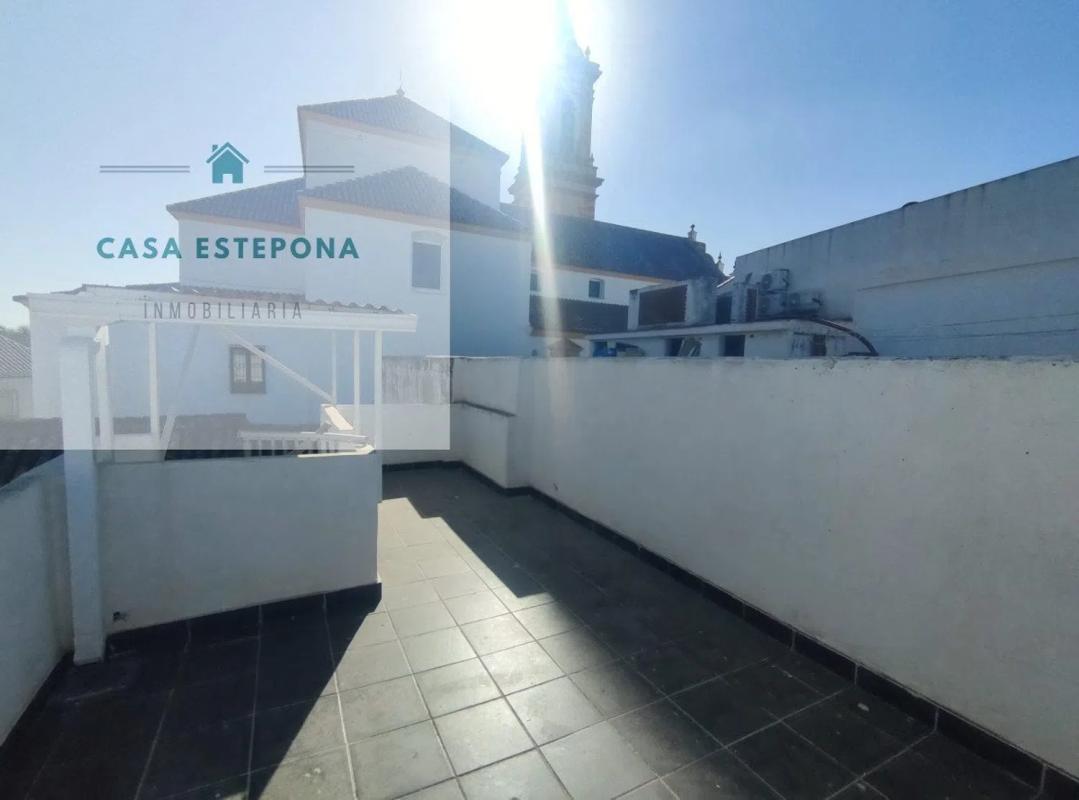 Sale of independent chalet in Calle Mesurado, Estepona
photo 1