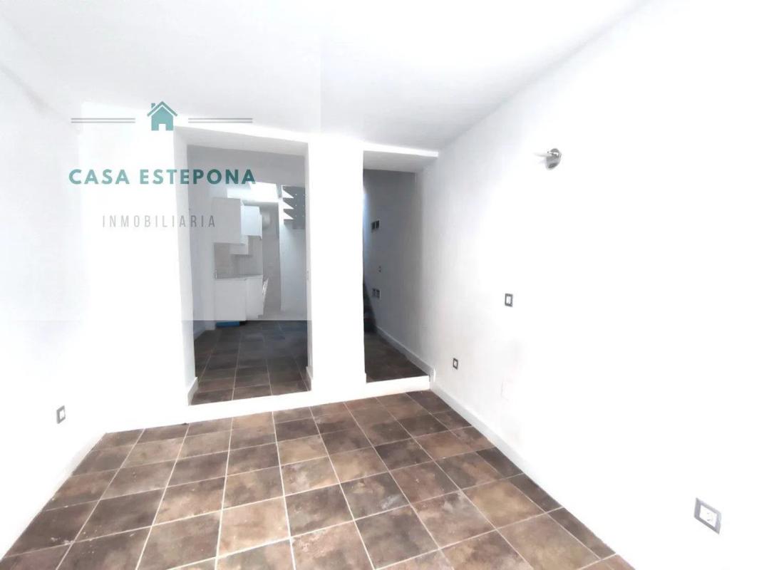Sale of independent chalet in Calle Mesurado, Estepona
photo 3