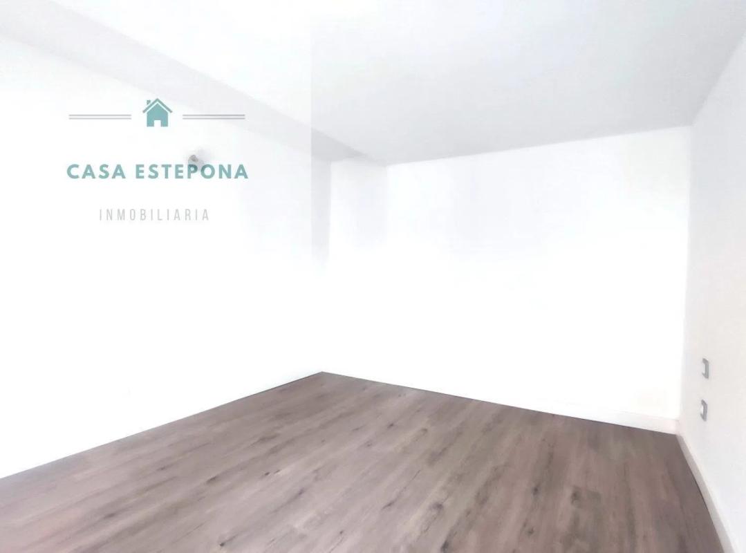 Sale of independent chalet in Calle Mesurado, Estepona
photo 4
