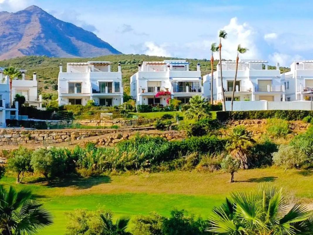 Sale of independent chalet in Alvaro de Bazán, Estepona
photo 1