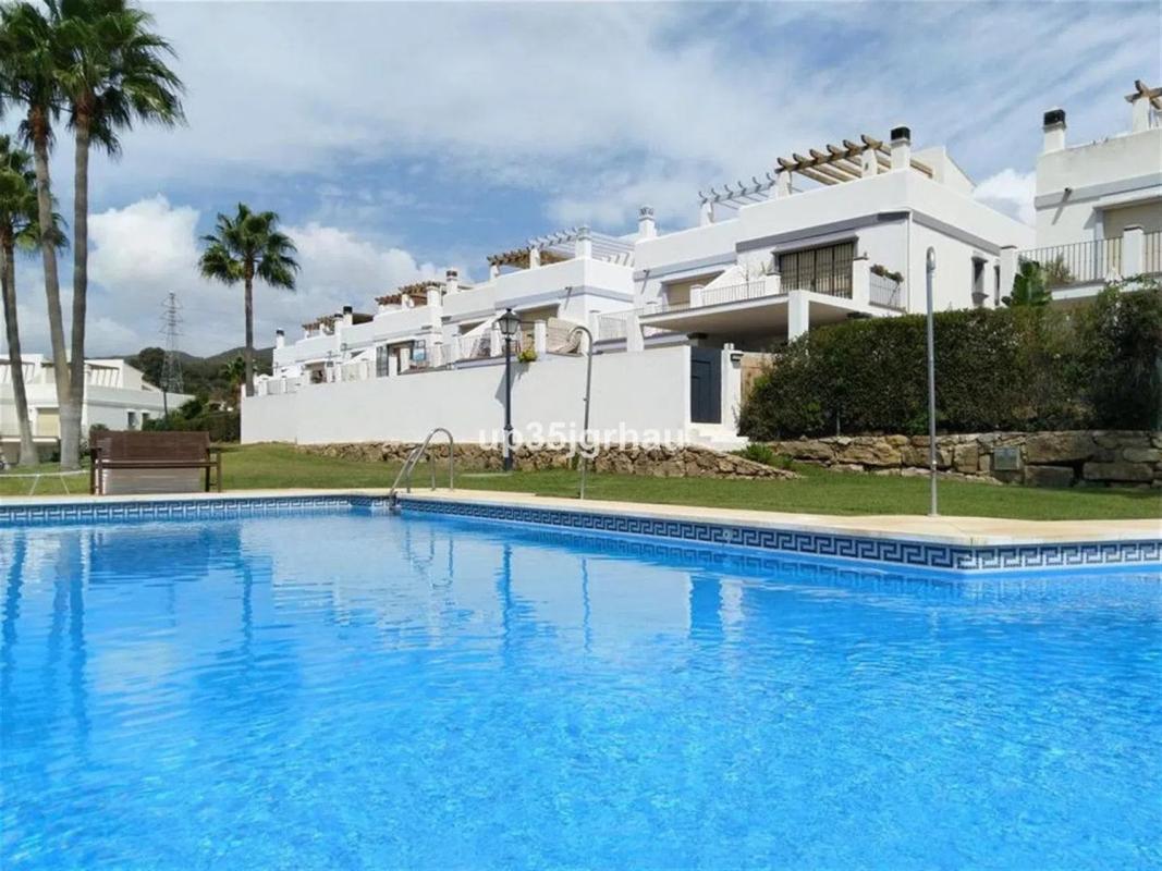 Sale of independent chalet in Alvaro de Bazán, Estepona
photo 2