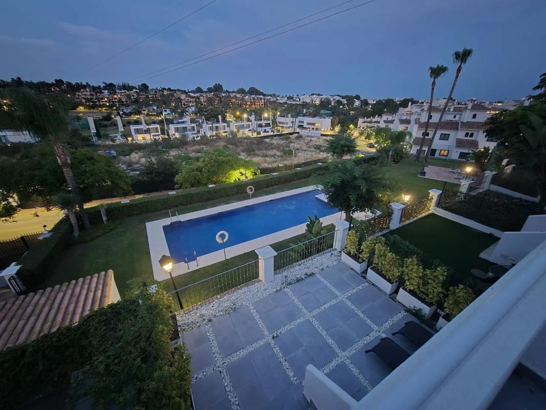 Sprzedaż niezależnego domku jednorodzinnego w  Barrio Paraiso-Barronal, Estepona photo 2