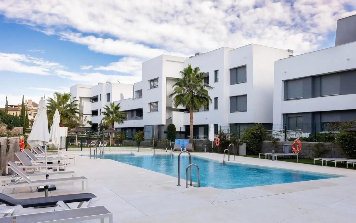Venta de piso en Torrevigía, 14, Estepona
photo 1