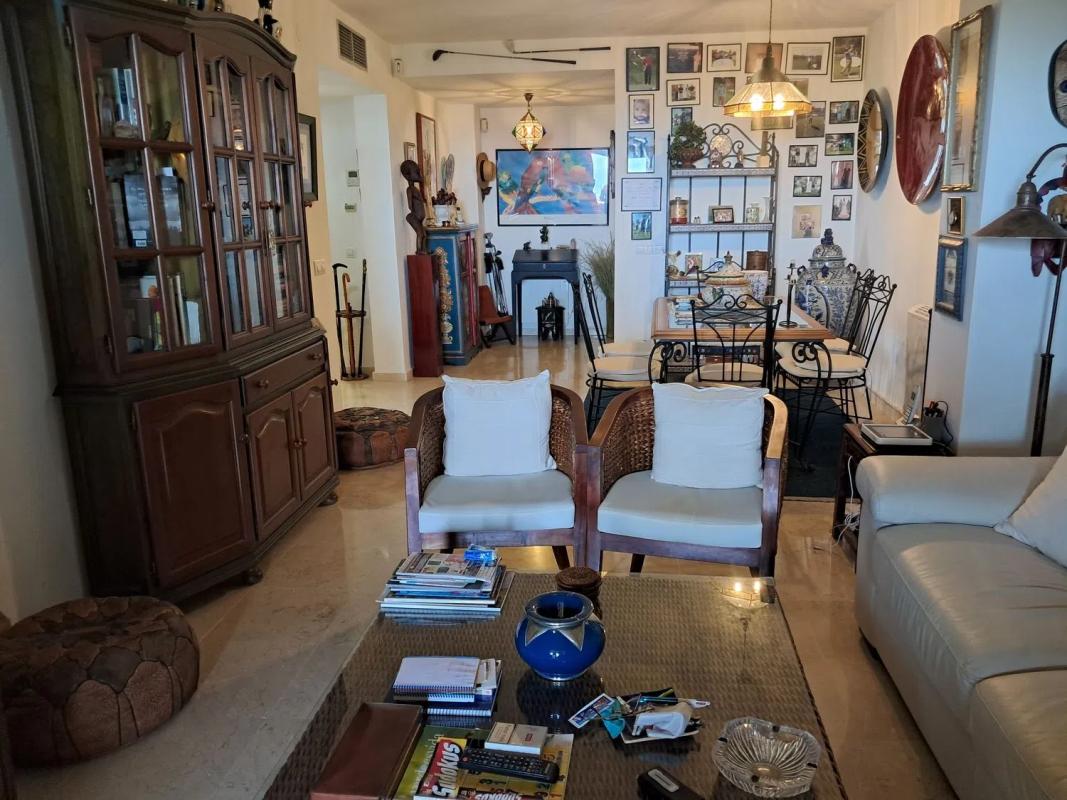 Venta de piso en Calle Alpandeire, 11, Estepona
 photo 3