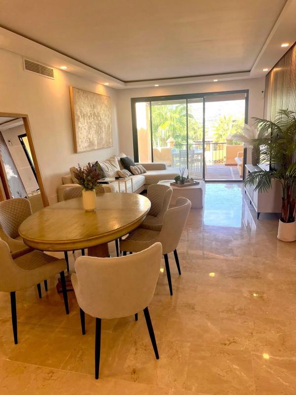 Venta de piso en Urbanización Dos Hermanas II, Estepona
photo 4