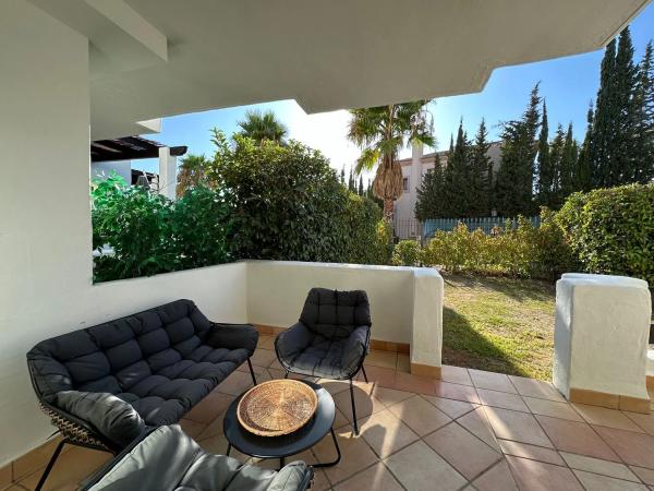 Piso en venta en Avenida de la Resina, 123, Estepona thumbnail 1