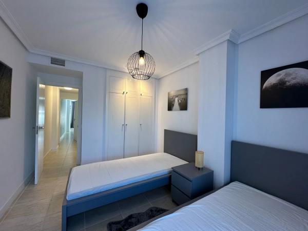Piso en venta en Avenida de la Resina, 123, Estepona thumbnail 2