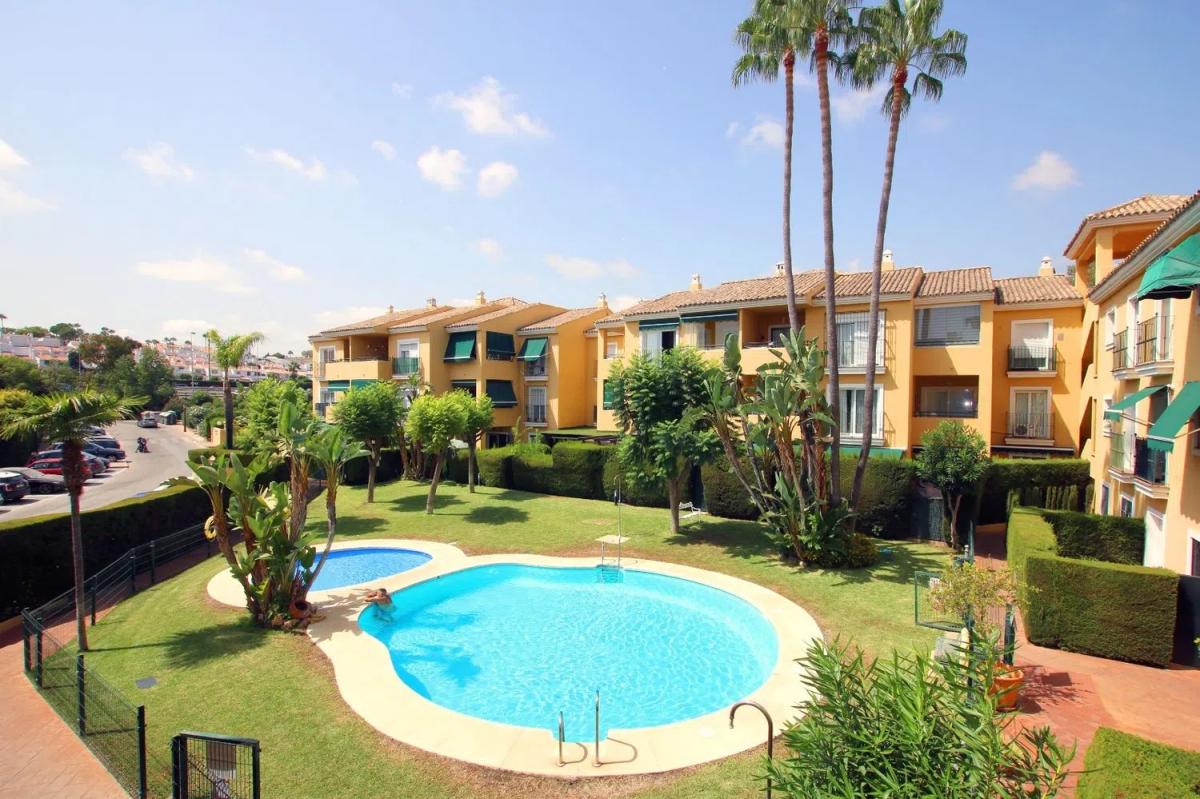 Venta de piso en Avenida de los Andaluces, 1, Estepona
photo 1