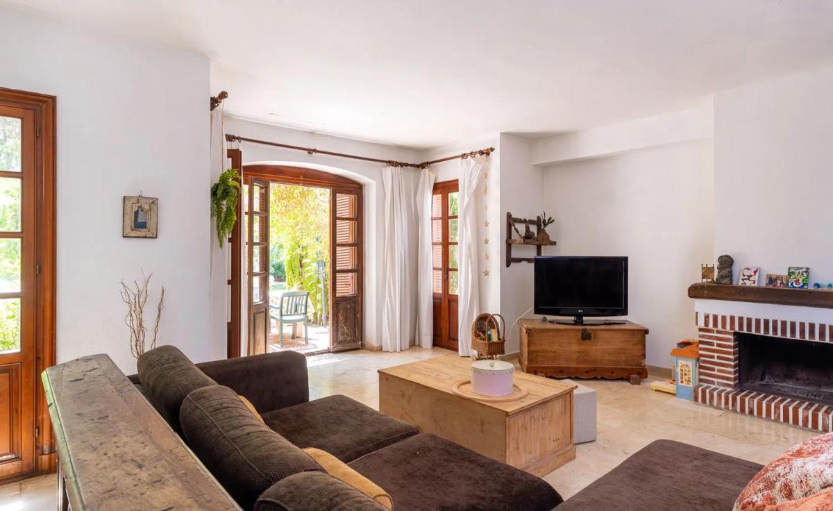 Sale of independent chalet in Urbanizacion Laguna Beach, 1, Estepona
photo 3
