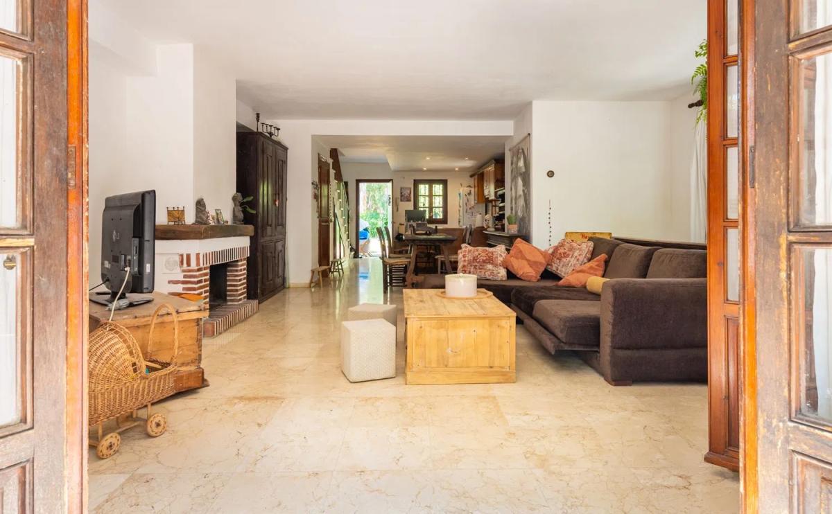 Sale of independent chalet in Urbanizacion Laguna Beach, 1, Estepona
photo 5