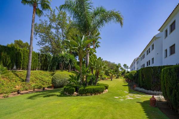 Piso en venta en  Barrio Villacana - Costalita - Saladillo, Estepona photo 2