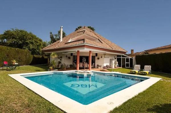 Коттедж на продажу в Barrio Bel-Air, Эстепона photo 1