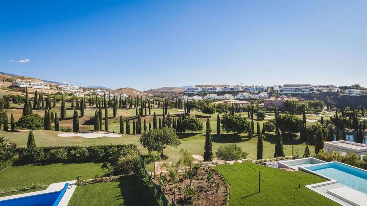 Venta de chalet independiente en Urb. Flamingos Ii 9, Estepona
photo 1