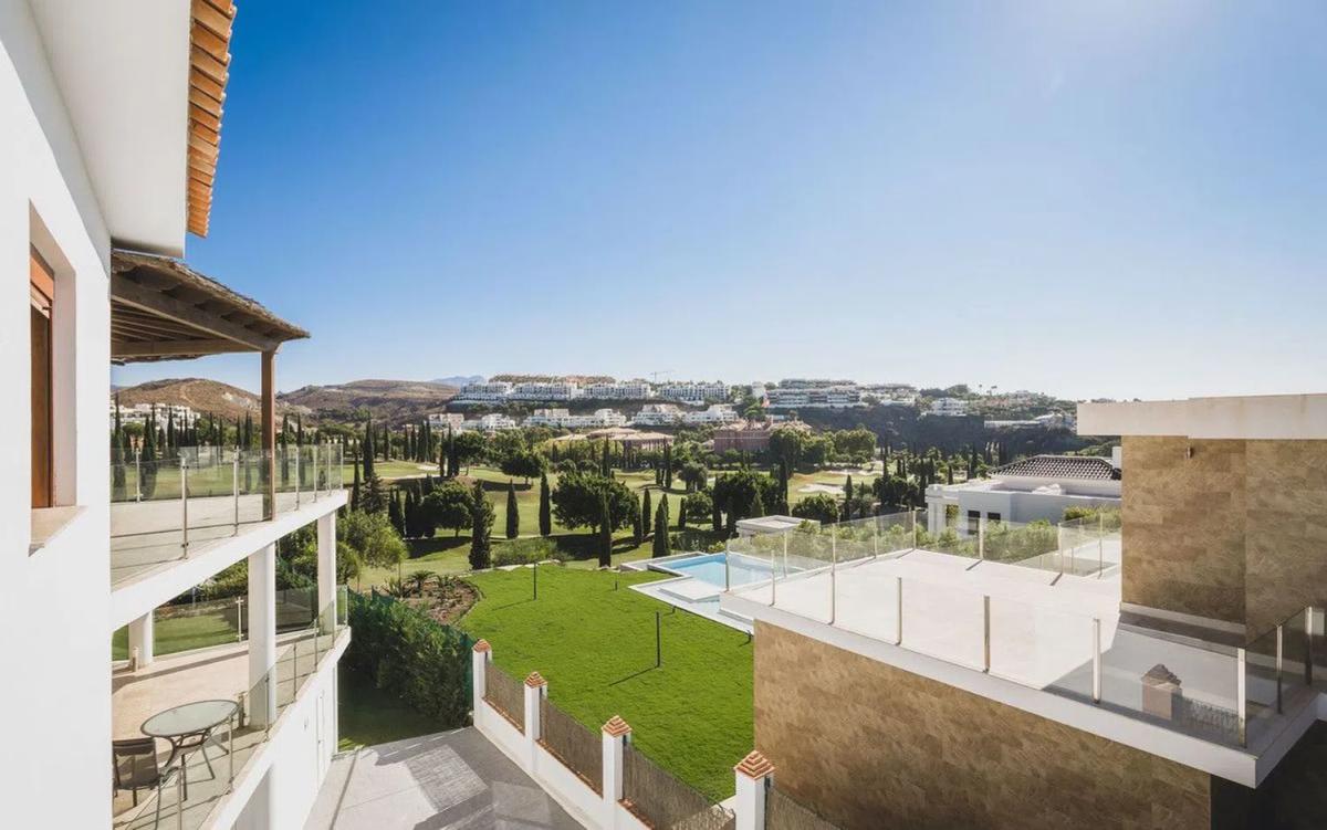 Venta de chalet independiente en Urb. Flamingos Ii 9, Estepona
photo 3