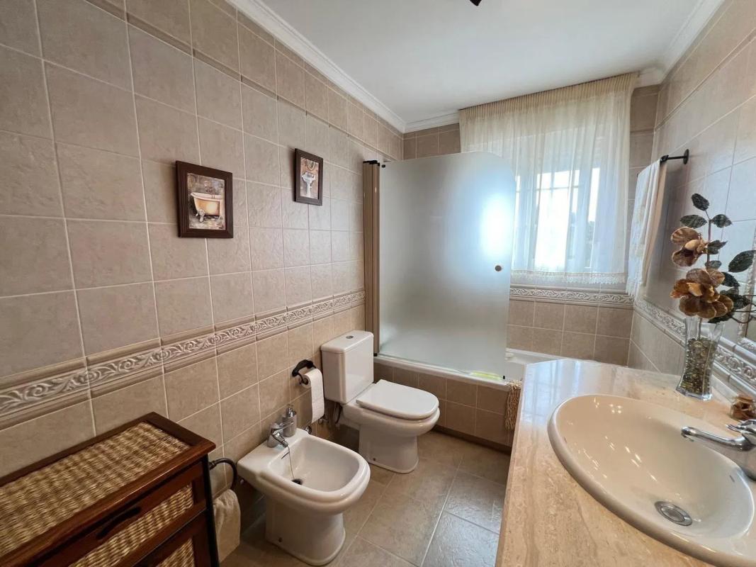 Продажа отдельного шале в Barrio Puerto de Estepona, Эстепона photo 4