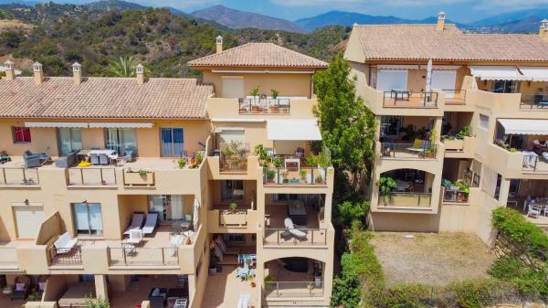 Piso en venta en Avenida de la Resina s/n, Estepona thumbnail 2