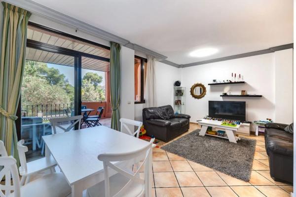 Apartment for sale in  Calle de la Rosa, Estepona photo 3