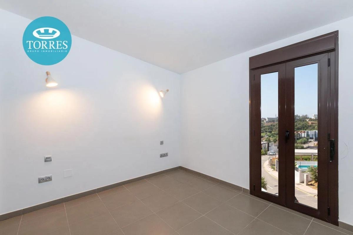 Продажа отдельного шале в  Calle Flaminio, Эстепона photo 3