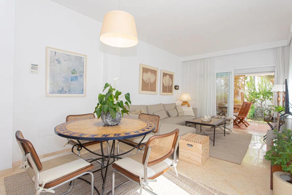 Venta de piso en Calle Trajano, Estepona
photo 1