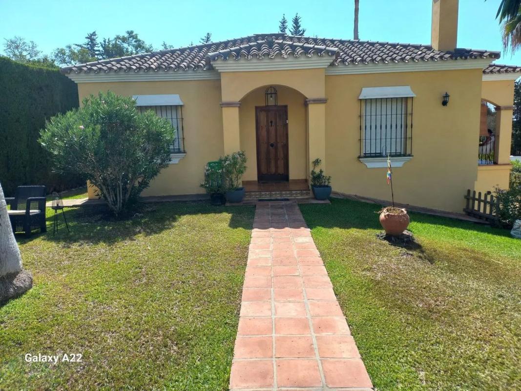 Venta de chalet independiente en Urbanizacion Montesol, 401, Estepona
photo 2