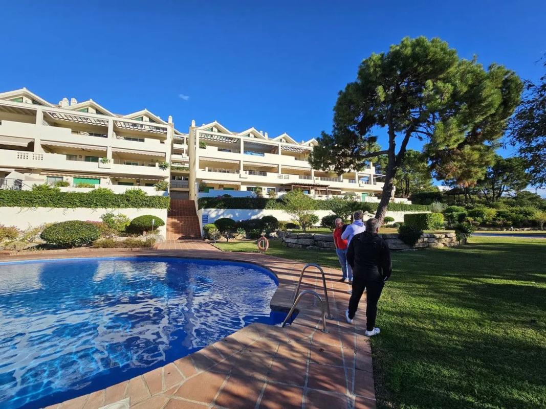 Penthouse sale in Calle de Los Nogales, Estepona photo 1