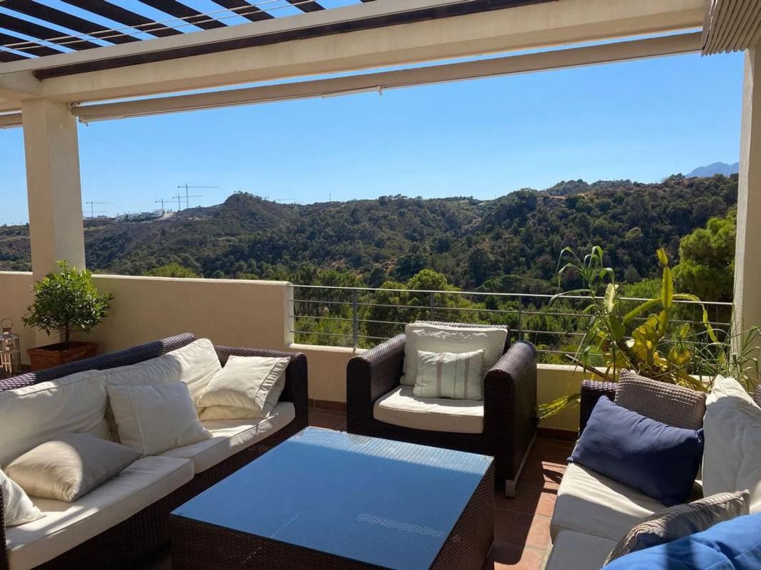 Penthouse sale in Calle de Los Nogales, Estepona photo 2