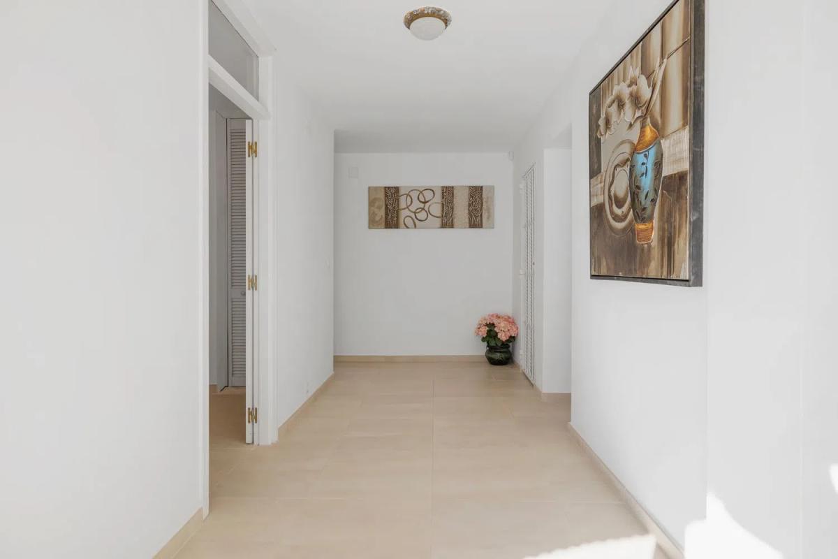 Продажа отдельного шале в Calle Cuba, Эстепона photo 4