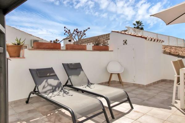 Detached villa for sale in  Avenida del Pirata, Estepona photo 1