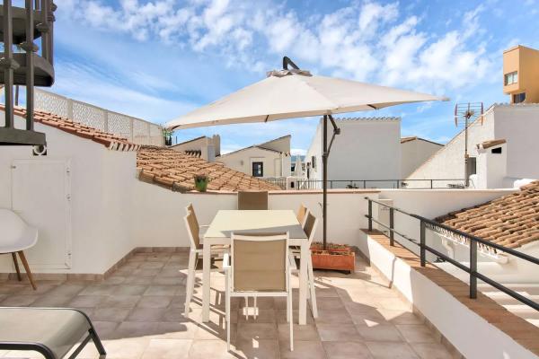Detached villa for sale in  Avenida del Pirata, Estepona photo 2
