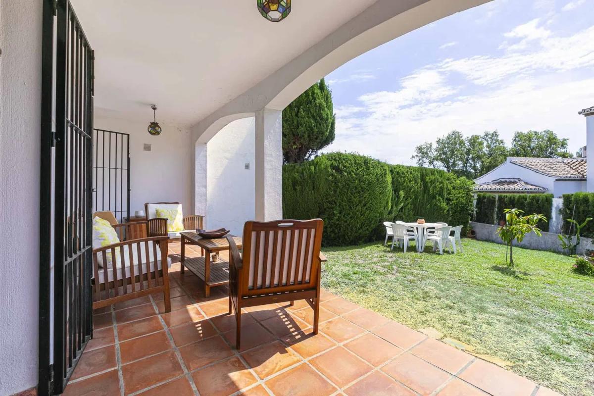 Sprzedaż niezależnego domku jednorodzinnego w  Barrio Paraiso-Barronal, Estepona photo 2