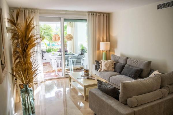 Apartment for sale in  Calle Trajano, 4, Estepona photo 1